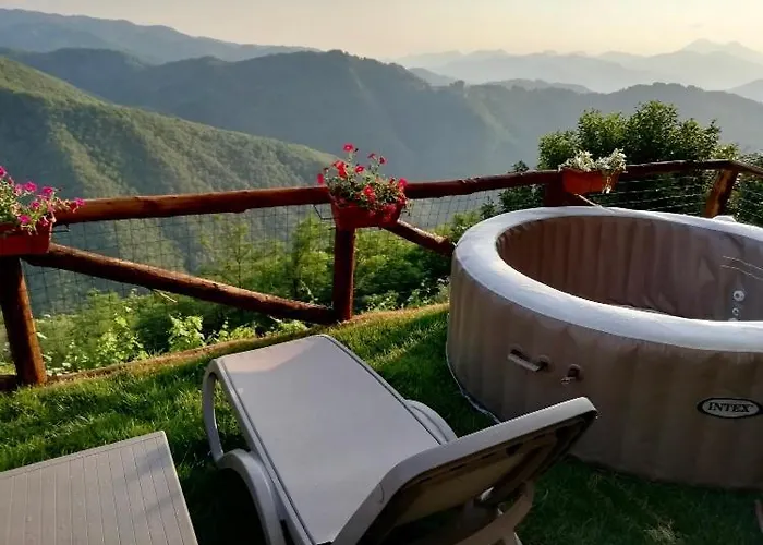 Home Holidays Crasciana, Con Terrazza Vista Sulle Alpi Apuane.
