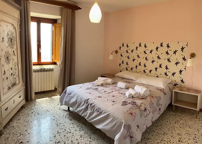 Home Holidays Crasciana, Con Terrazza Vista Sulle Alpi Apuane.