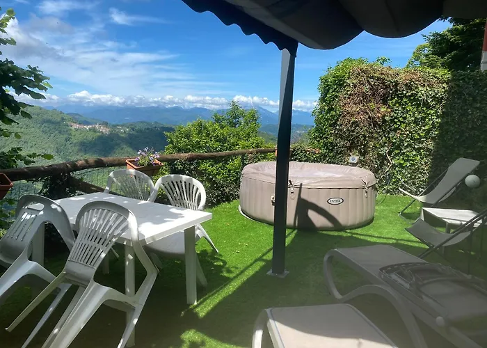Home Holidays Crasciana, Con Terrazza Vista Sulle Alpi Apuane.