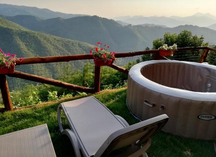 Holidays Crasciana, Con Terrazza Vista Sulle Alpi Apuane. Holiday home *