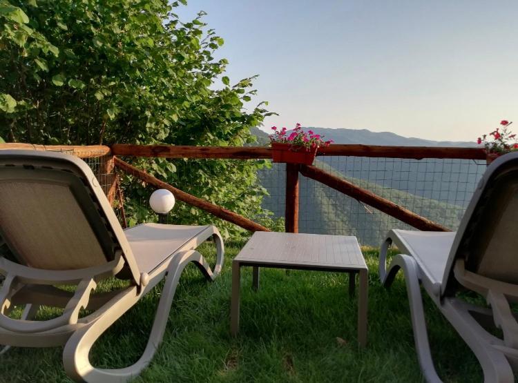 Holidays Crasciana, Con Terrazza Vista Sulle Alpi Apuane. Holiday home
