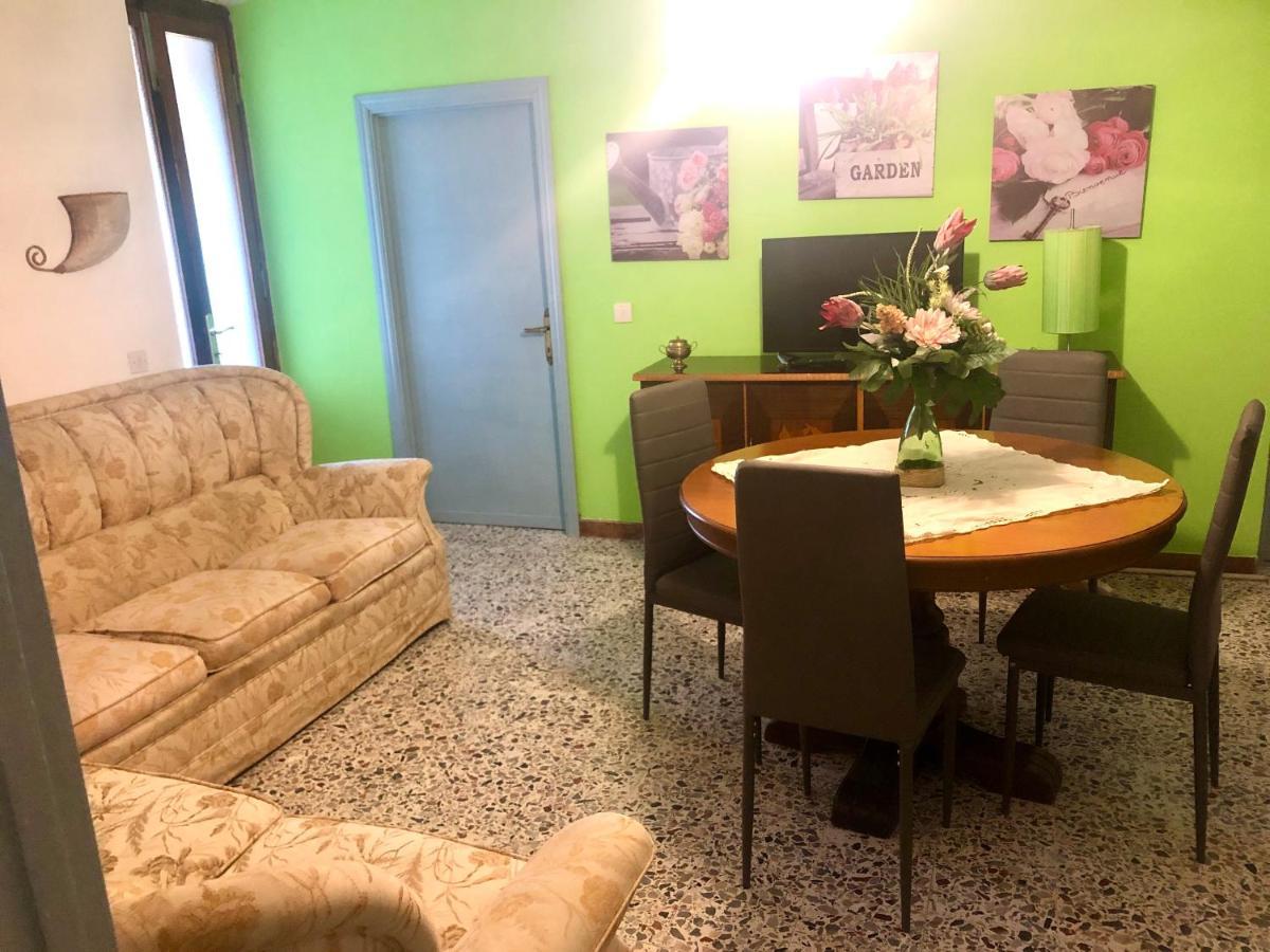 Holidays Crasciana, Con Terrazza Vista Sulle Alpi Apuane. Holiday home *