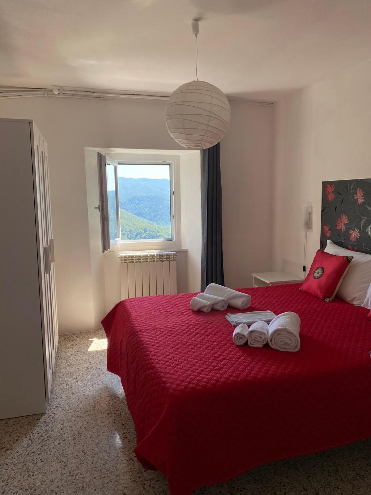 Holidays Crasciana, Con Terrazza Vista Sulle Alpi Apuane. Holiday home Crasciana