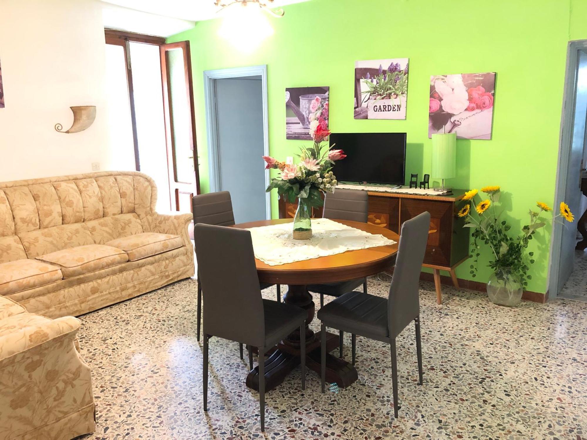 Holidays Crasciana, Con Terrazza Vista Sulle Alpi Apuane. Holiday home