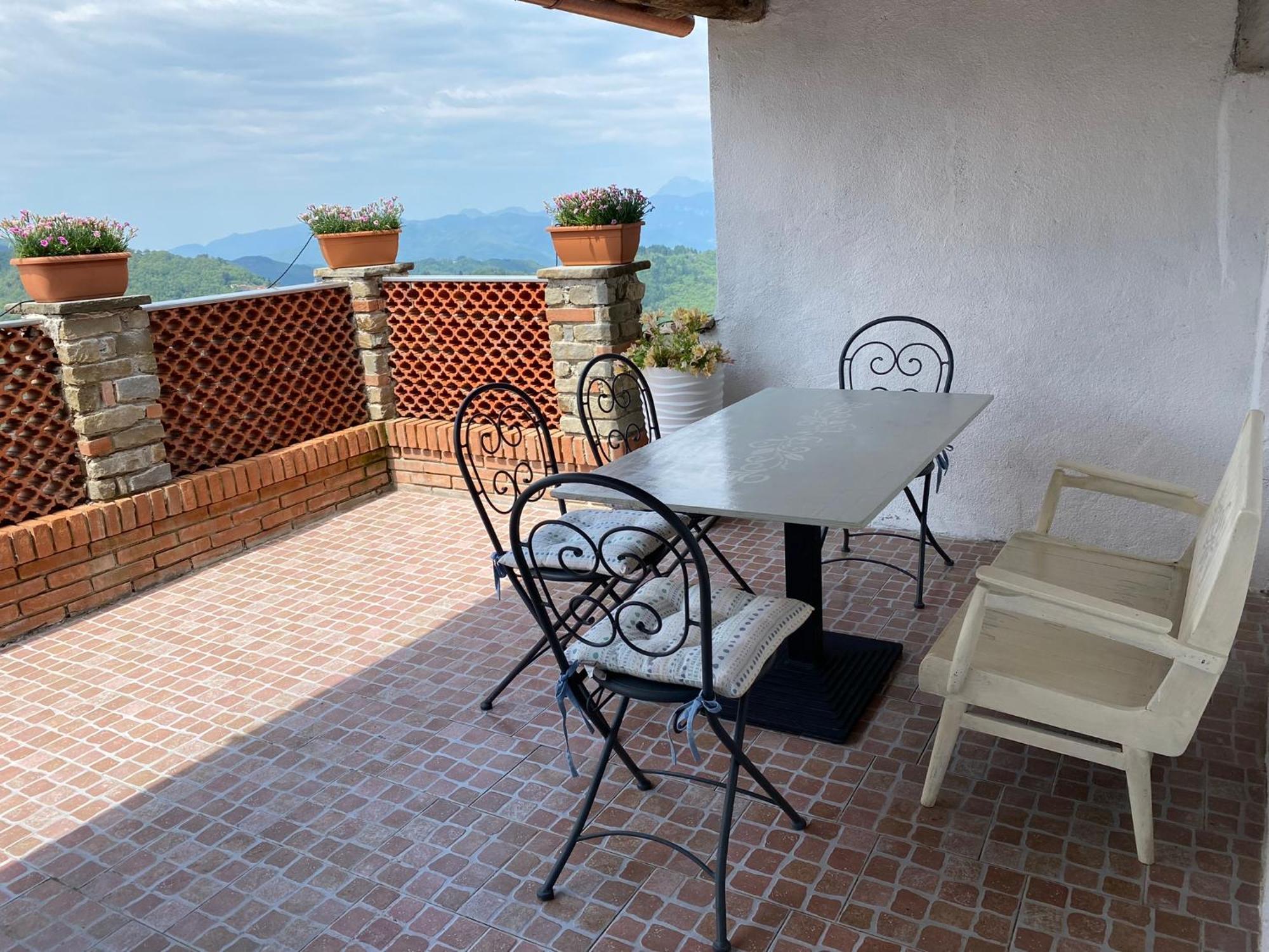 Holidays Crasciana, Con Terrazza Vista Sulle Alpi Apuane.